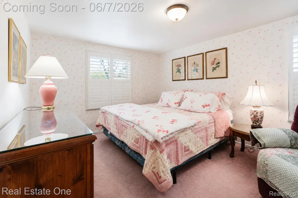 1962 Canary Court Troy City MI 48084