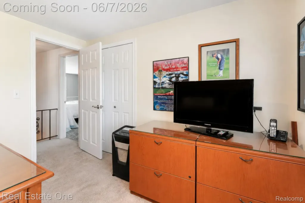 1962 Canary Court Troy City MI 48084