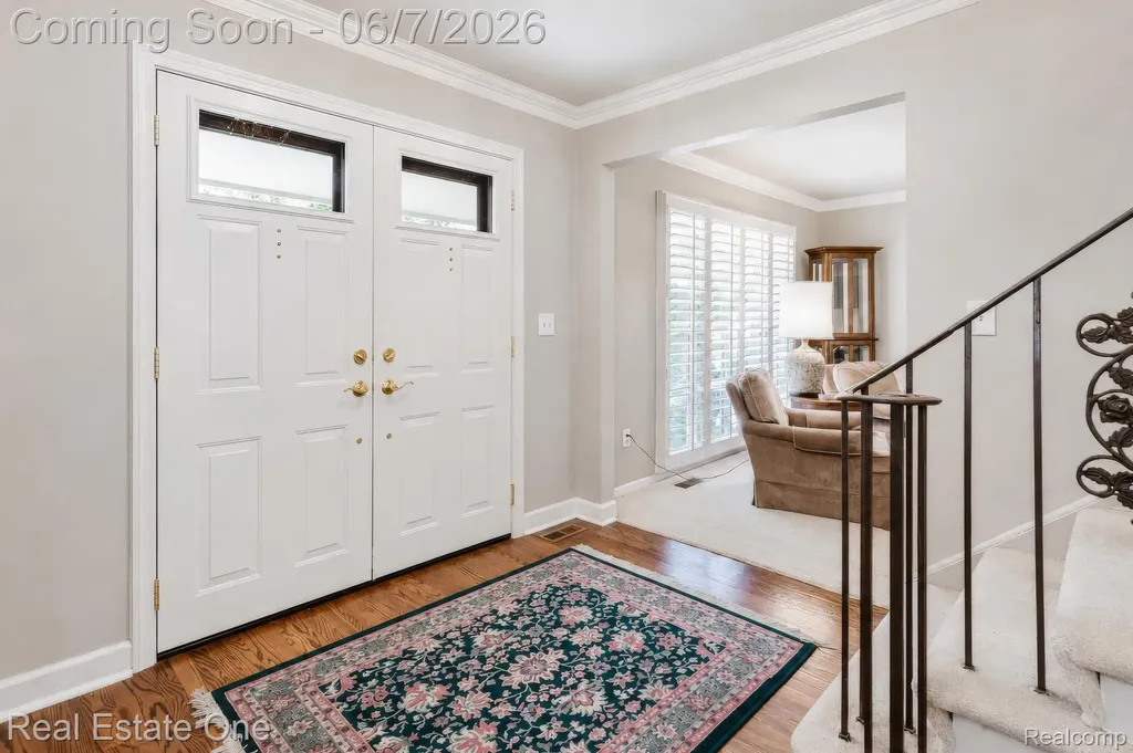 1962 Canary Court Troy City MI 48084