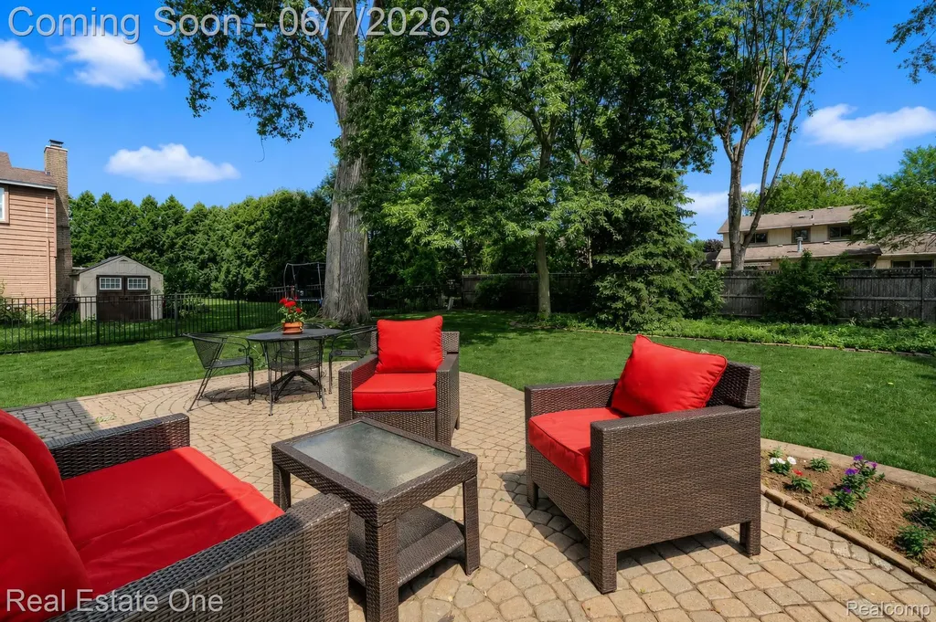 1962 Canary Court Troy City MI 48084