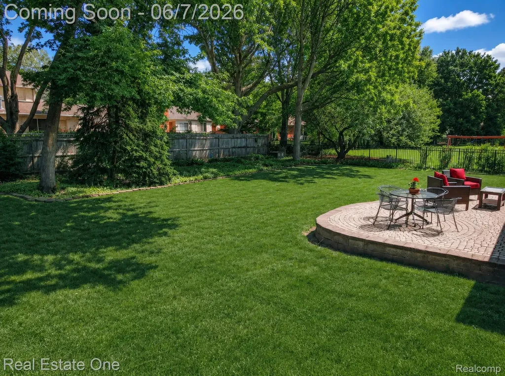 1962 Canary Court Troy City MI 48084