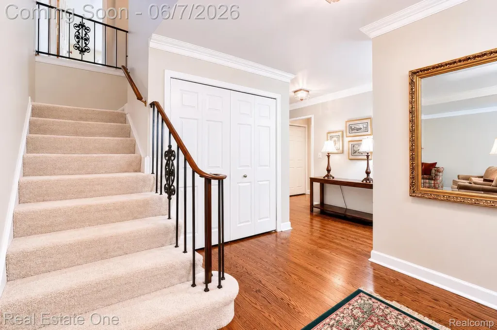 1962 Canary Court Troy City MI 48084