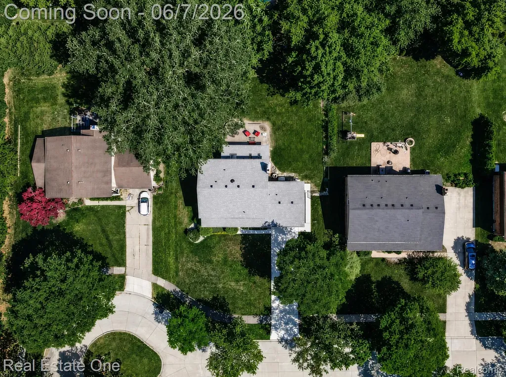 1962 Canary Court Troy City MI 48084