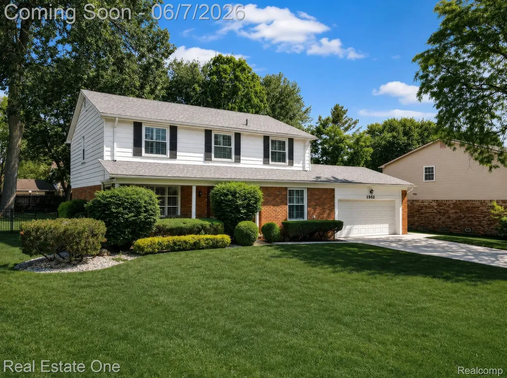1962 Canary Court Troy City MI 48084