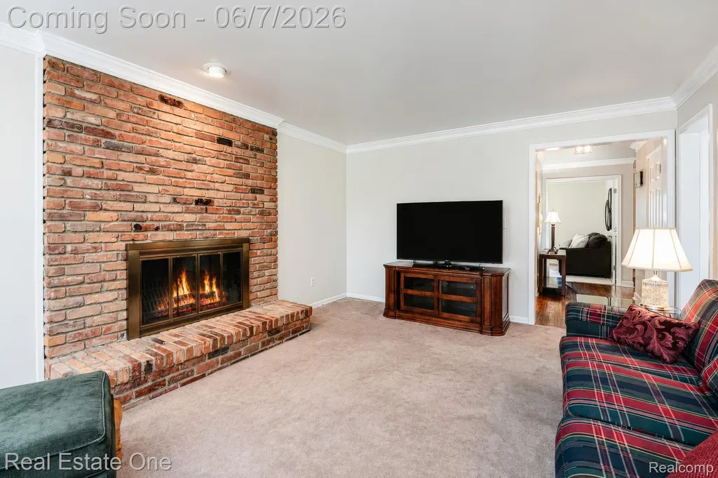 1962 Canary Court Troy City MI 48084