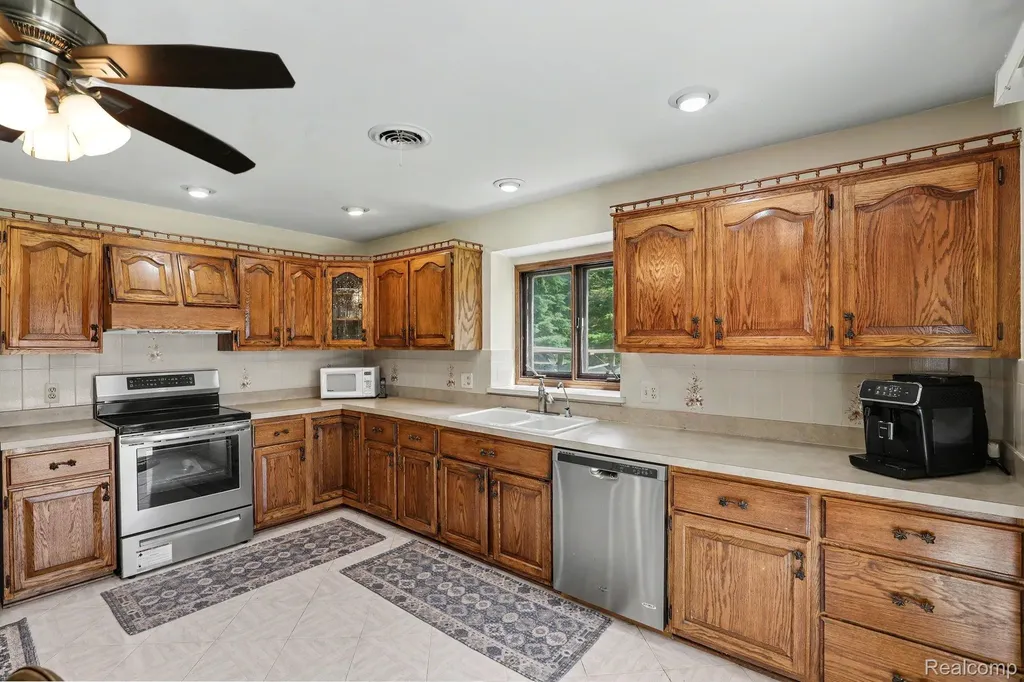 46430 Schoenherr Road Shelby Charter Township MI 48315