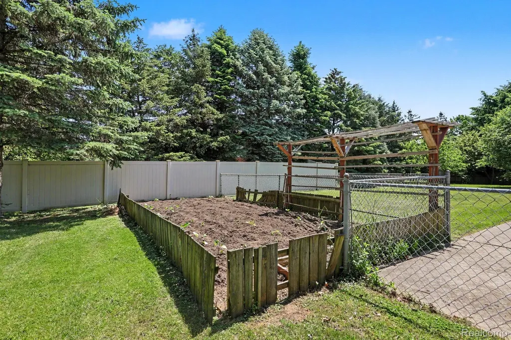 46430 Schoenherr Road Shelby Charter Township MI 48315