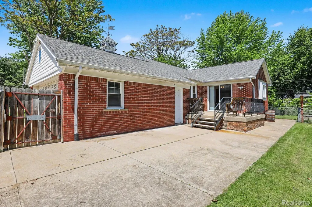 46430 Schoenherr Road Shelby Charter Township MI 48315