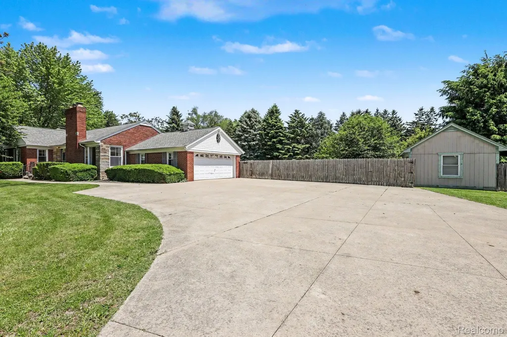 46430 Schoenherr Road Shelby Charter Township MI 48315