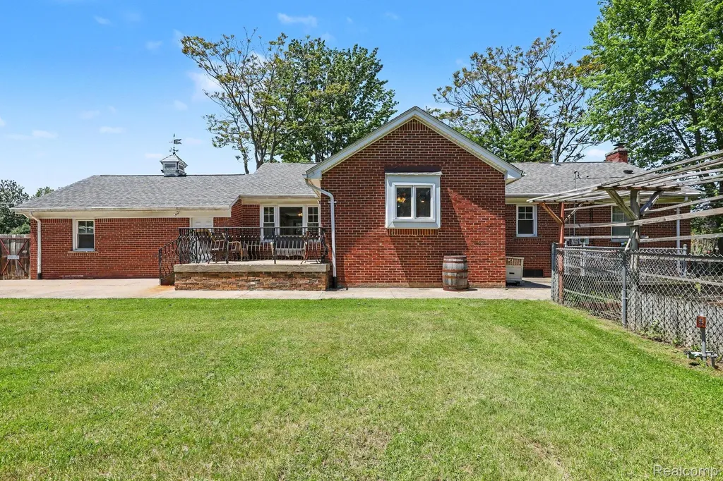 46430 Schoenherr Road Shelby Charter Township MI 48315