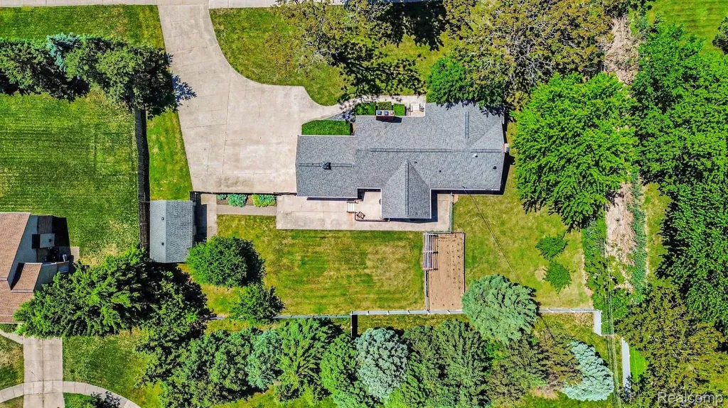 46430 Schoenherr Road Shelby Charter Township MI 48315
