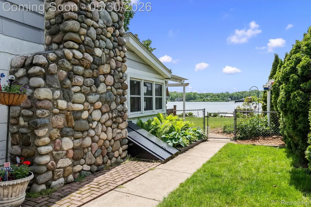 11061 Beryl Drive White Lake Charter Township MI 48386