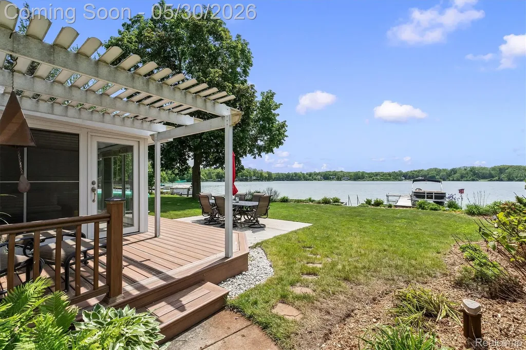 11061 Beryl Drive White Lake Charter Township MI 48386