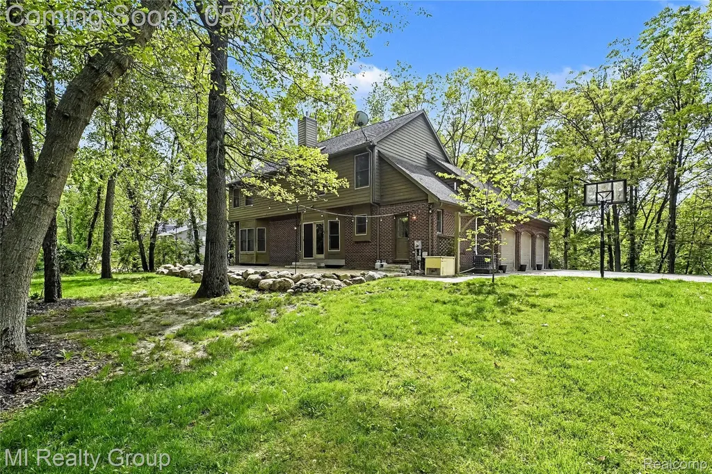 2215 High Meadows Drive Brandon Charter Township MI 48462