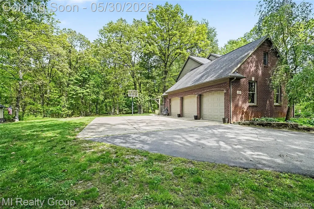 2215 High Meadows Drive Brandon Charter Township MI 48462