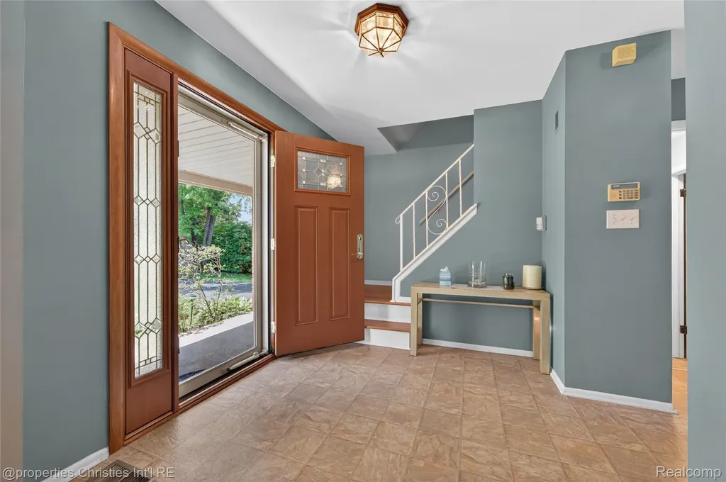 475 Henley Drive Bloomfield Hills City MI 48304