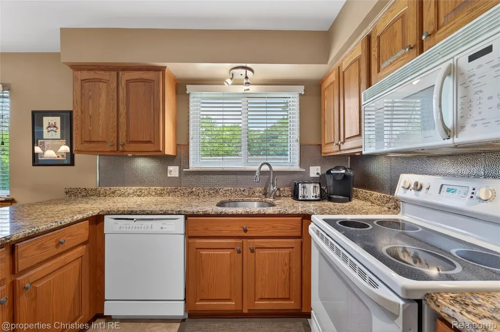475 Henley Drive Bloomfield Hills City MI 48304