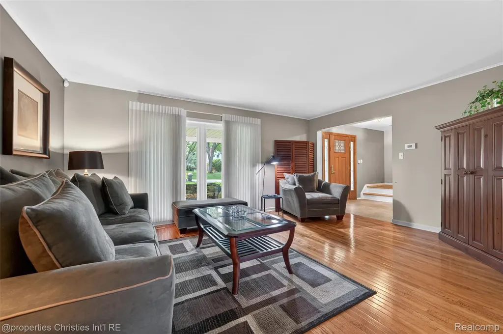 475 Henley Drive Bloomfield Hills City MI 48304