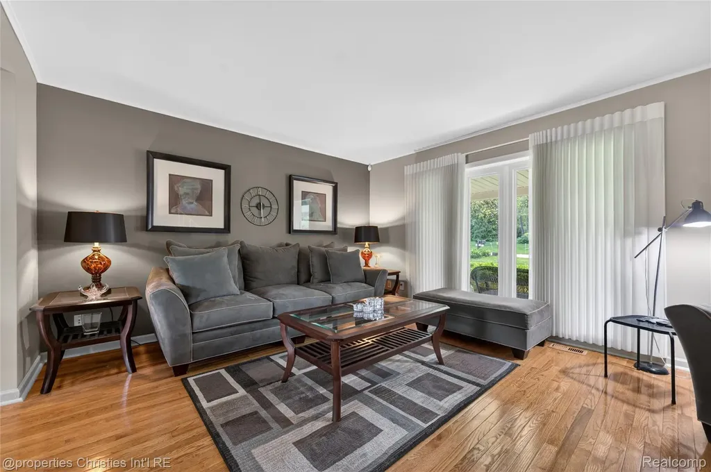 475 Henley Drive Bloomfield Hills City MI 48304