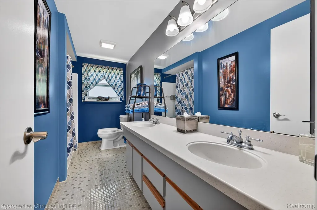 475 Henley Drive Bloomfield Hills City MI 48304