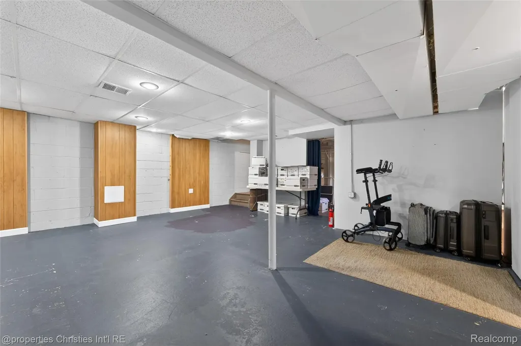 475 Henley Drive Bloomfield Hills City MI 48304