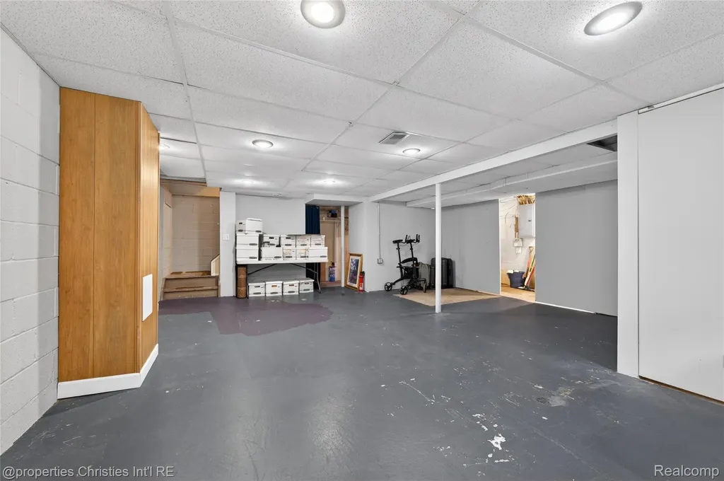 475 Henley Drive Bloomfield Hills City MI 48304
