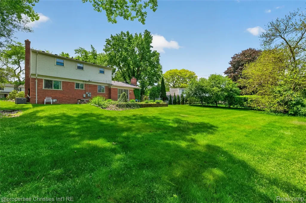 475 Henley Drive Bloomfield Hills City MI 48304