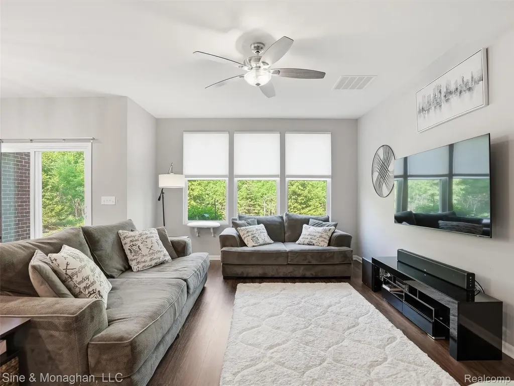 24827 Ivy Novi City MI 48375