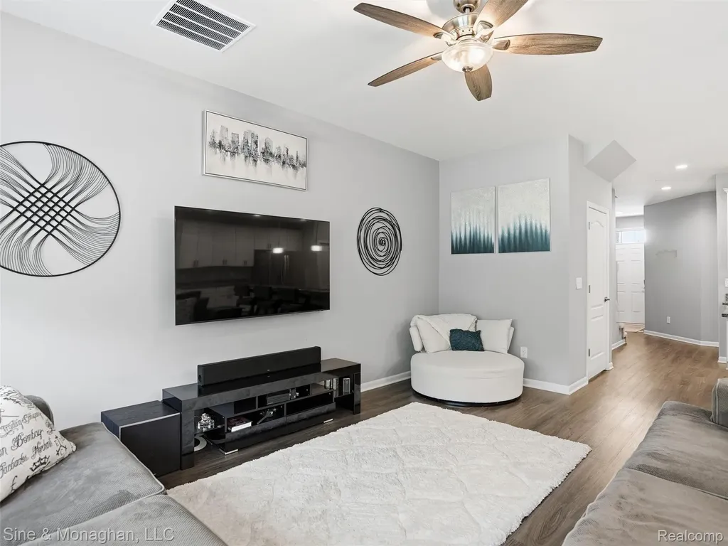 24827 Ivy Novi City MI 48375
