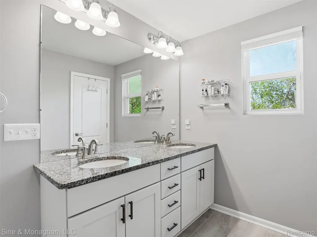 24827 Ivy Novi City MI 48375
