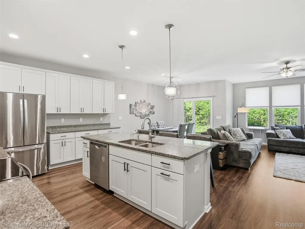 24827 Ivy Novi City MI 48375
