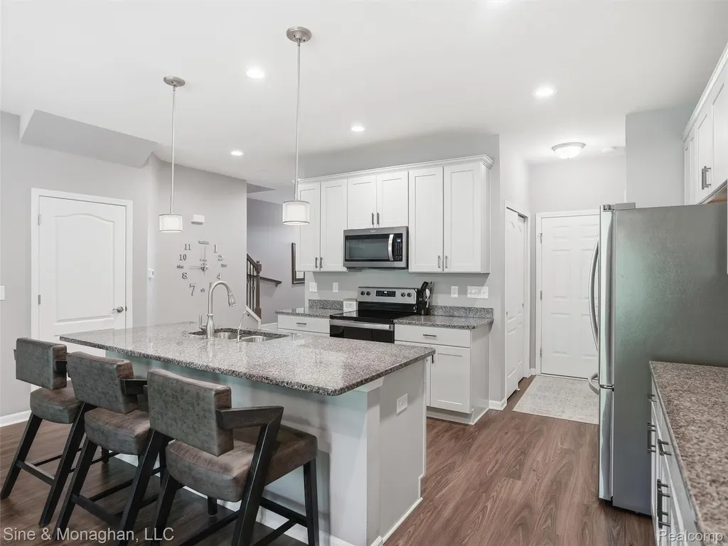24827 Ivy Novi City MI 48375