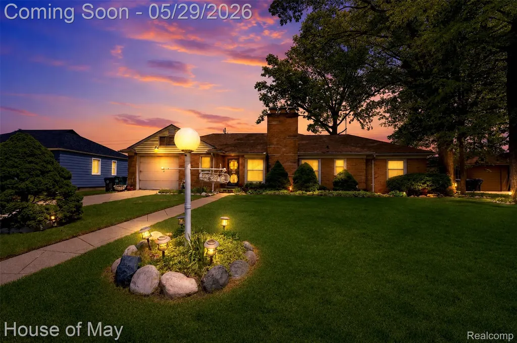 21240 Ridgedale Street Oak Park City MI 48237