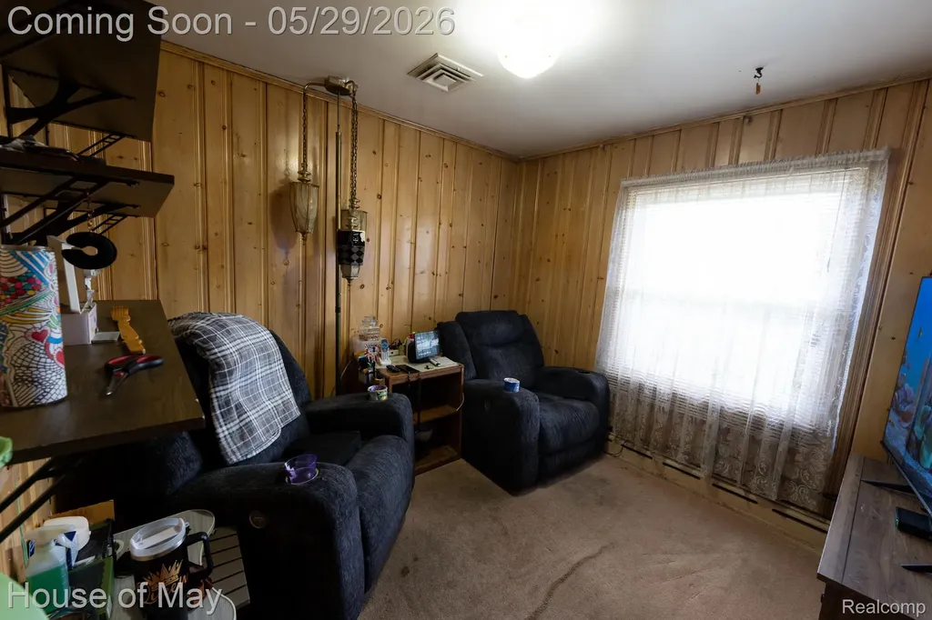 21240 Ridgedale Street Oak Park City MI 48237