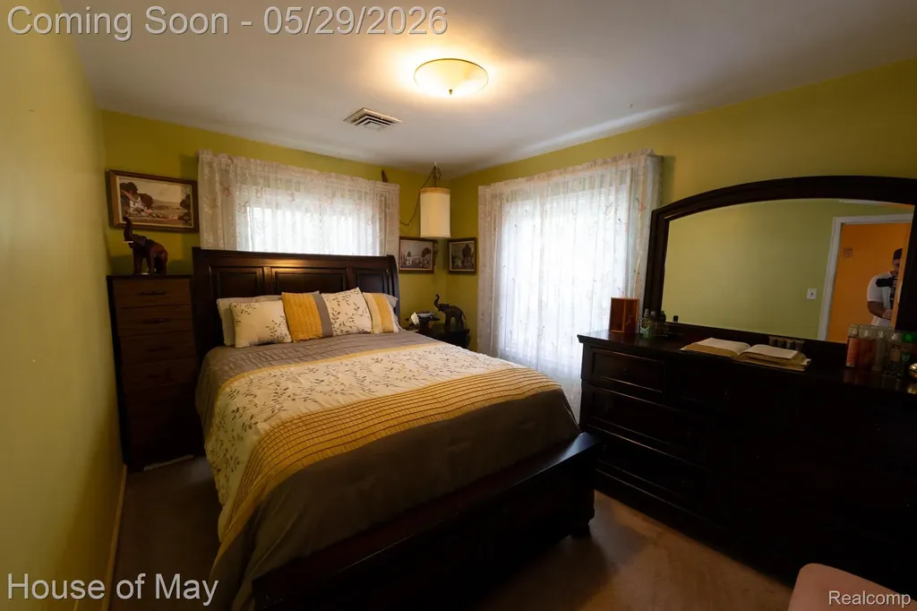 21240 Ridgedale Street Oak Park City MI 48237