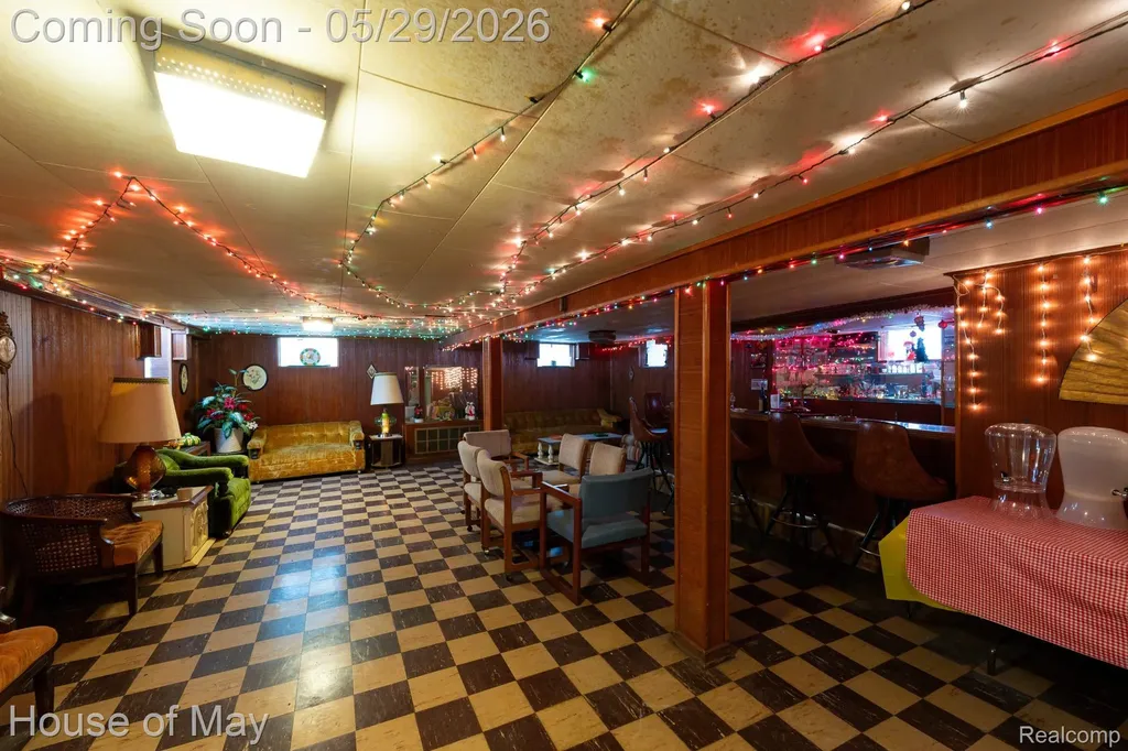 21240 Ridgedale Street Oak Park City MI 48237