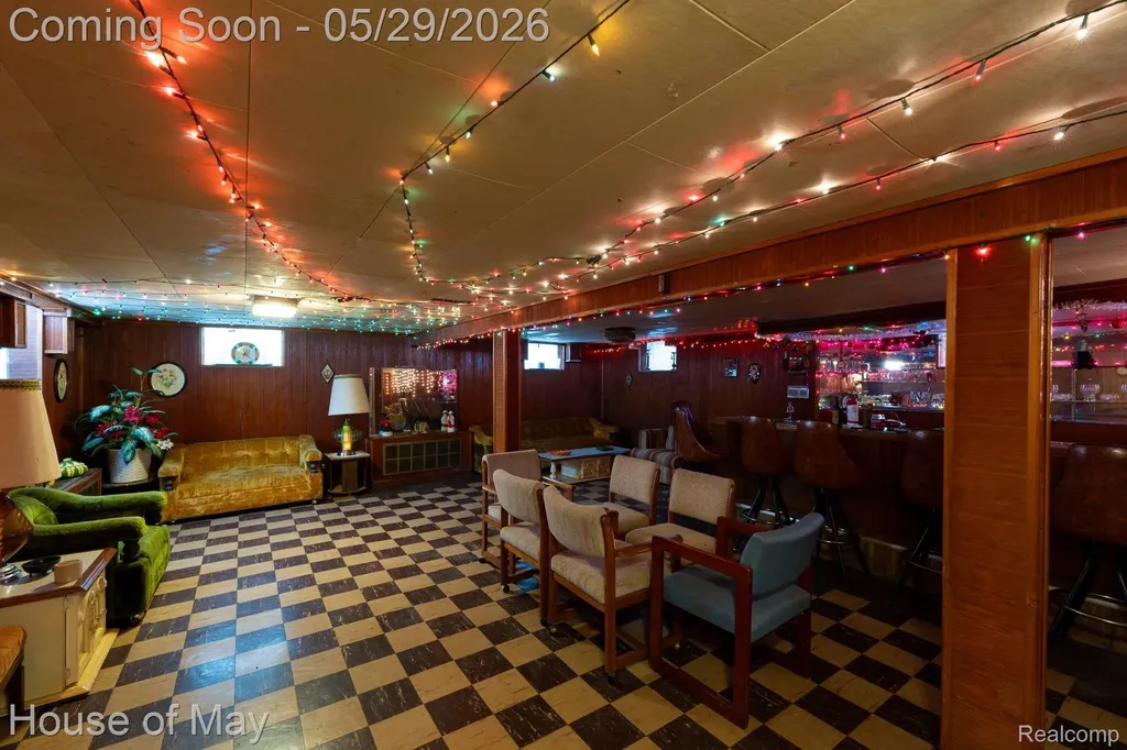 21240 Ridgedale Street Oak Park City MI 48237