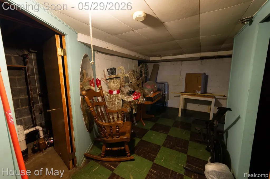 21240 Ridgedale Street Oak Park City MI 48237