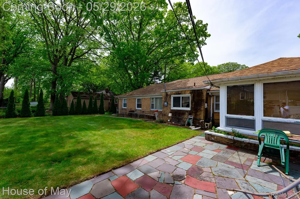 21240 Ridgedale Street Oak Park City MI 48237