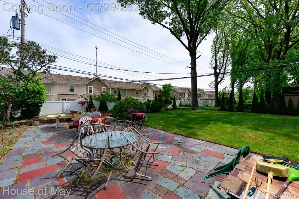 21240 Ridgedale Street Oak Park City MI 48237