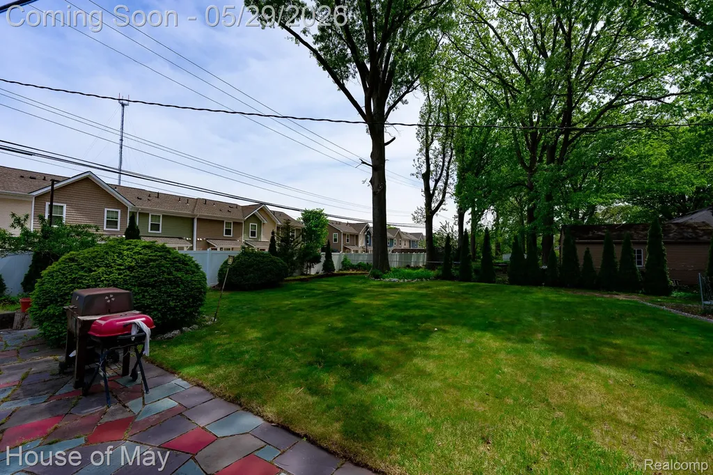 21240 Ridgedale Street Oak Park City MI 48237