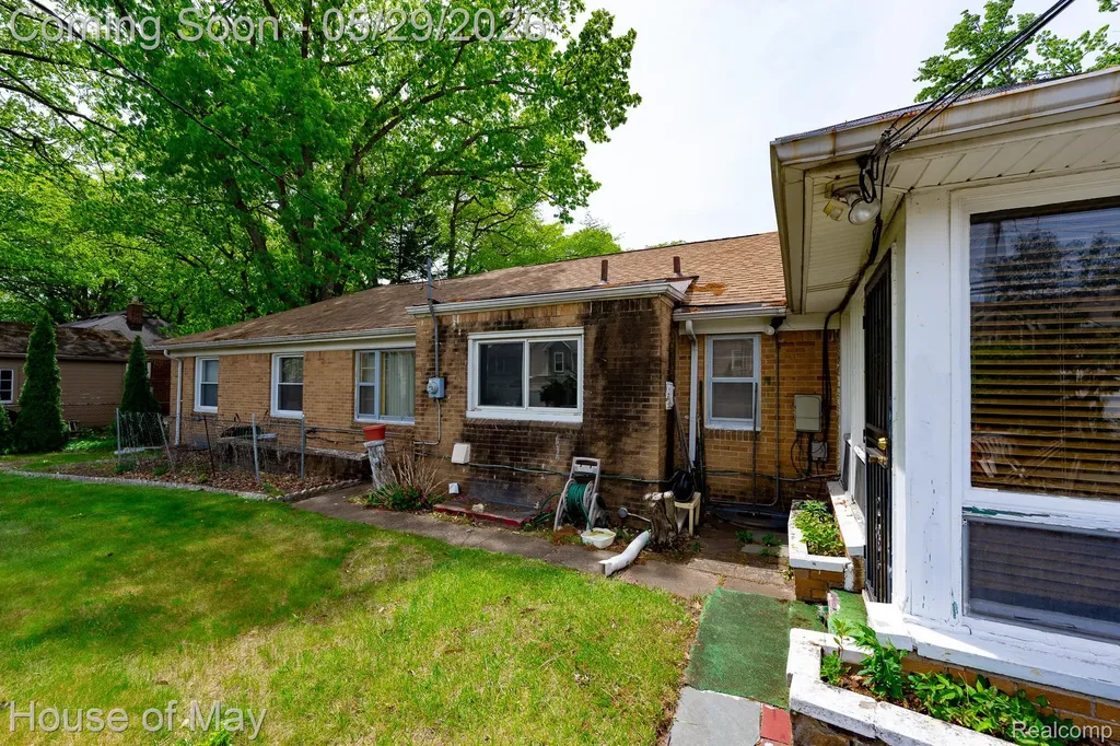 21240 Ridgedale Street Oak Park City MI 48237