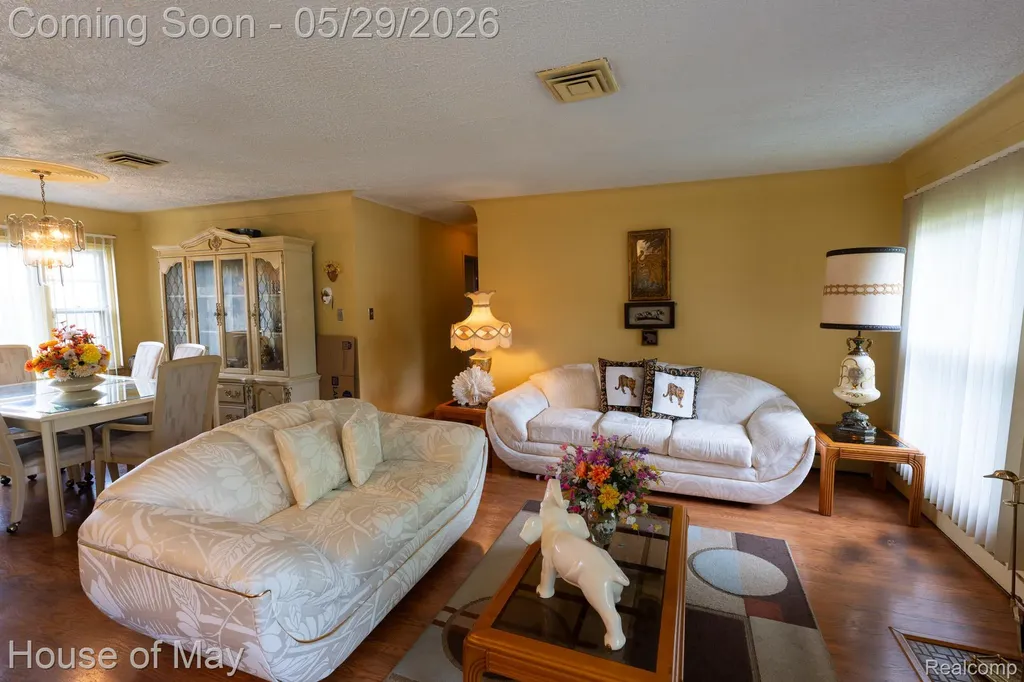 21240 Ridgedale Street Oak Park City MI 48237