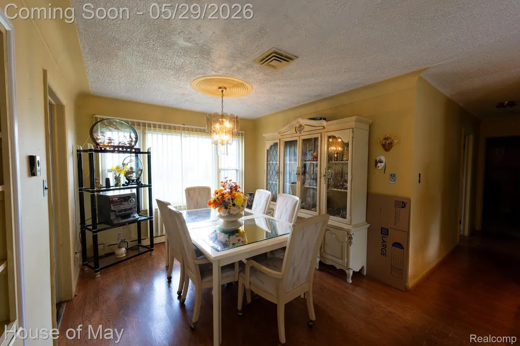 21240 Ridgedale Street Oak Park City MI 48237