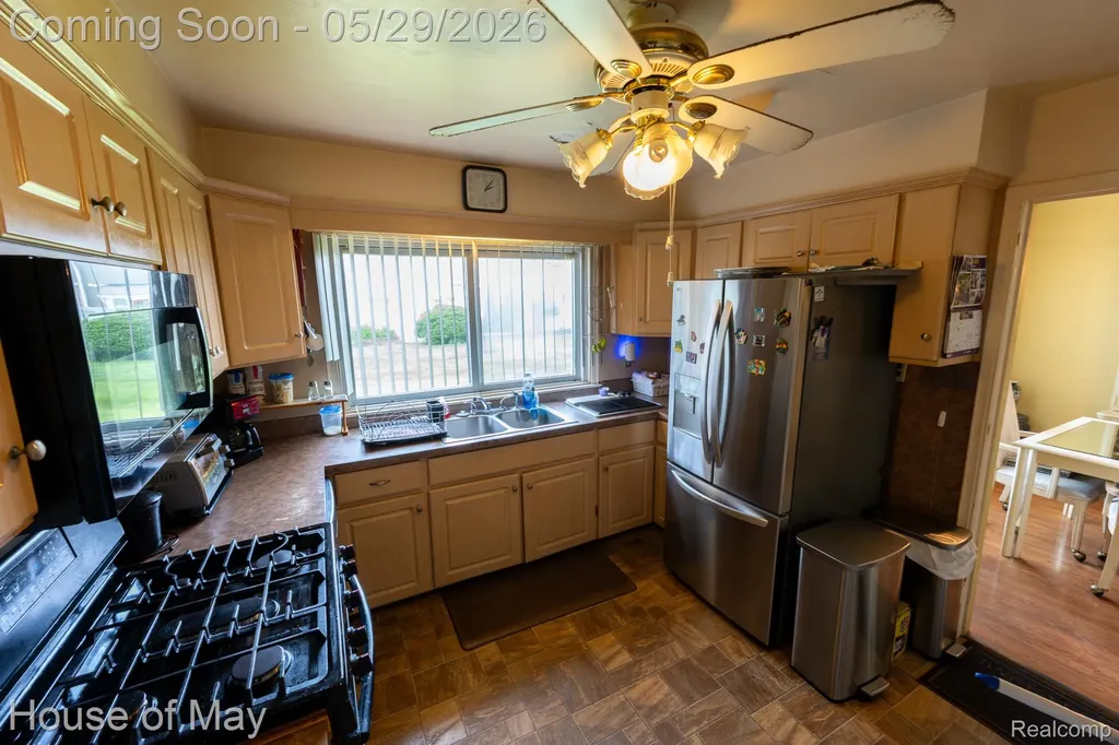 21240 Ridgedale Street Oak Park City MI 48237