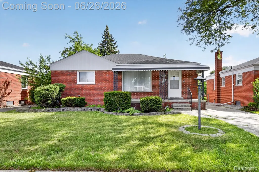 18270 Ash Avenue Eastpointe City MI 48021