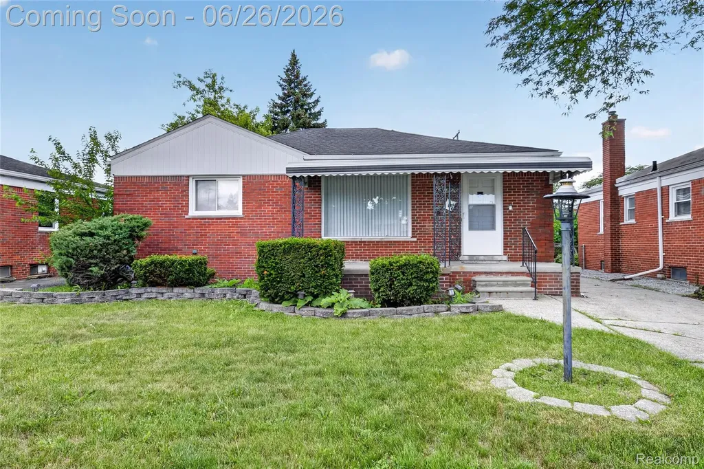 18270 Ash Avenue Eastpointe City MI 48021
