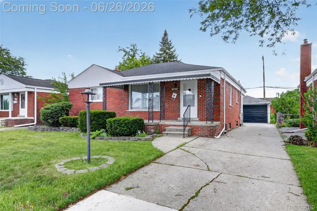 18270 Ash Avenue Eastpointe City MI 48021