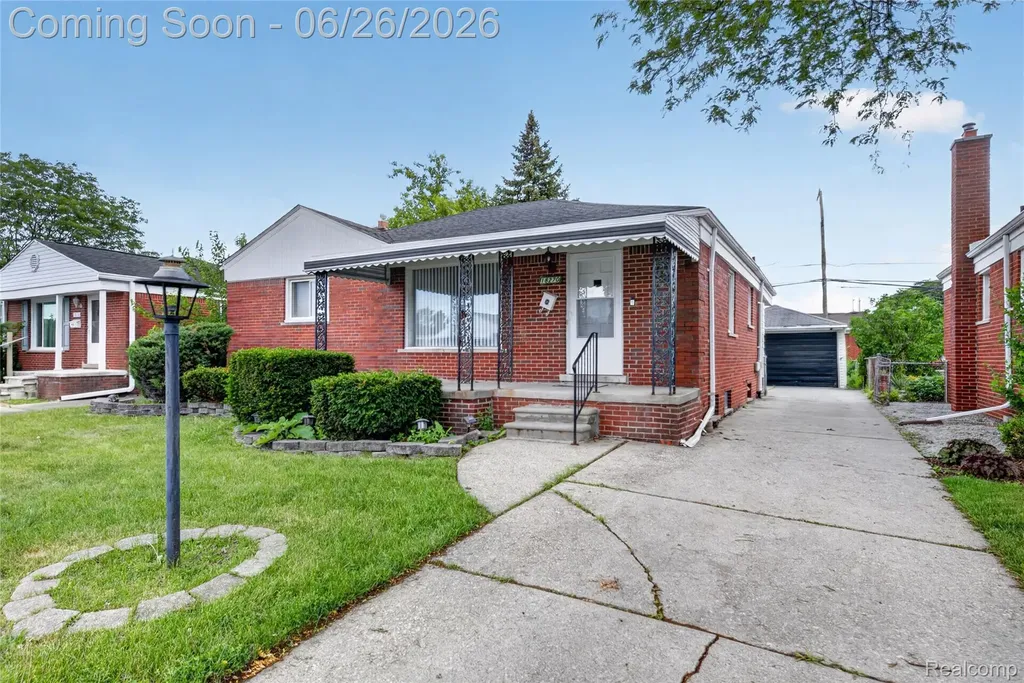 18270 Ash Avenue Eastpointe City MI 48021