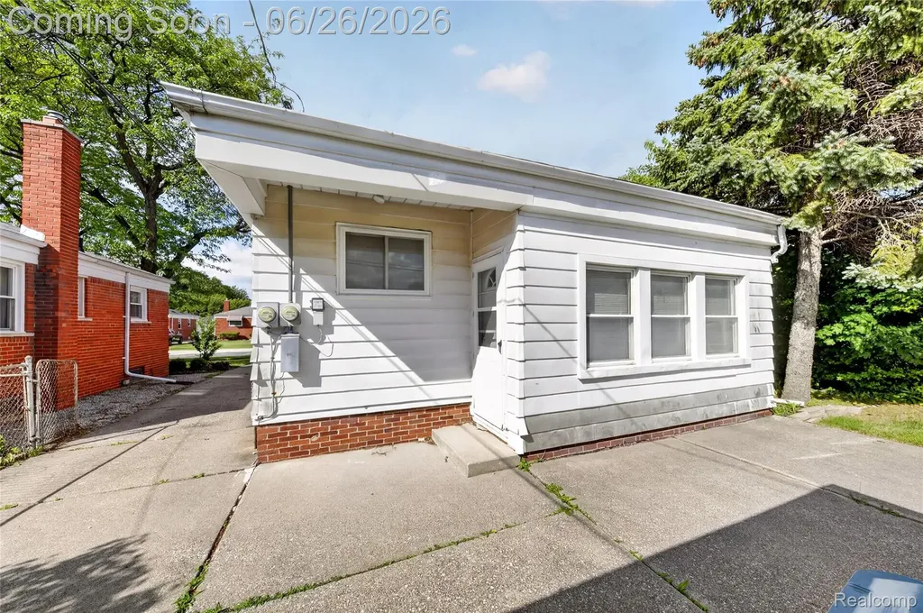 18270 Ash Avenue Eastpointe City MI 48021